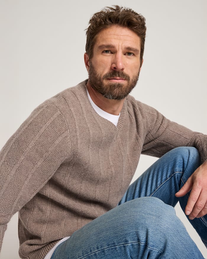 MEN'S MIXED STITCH MERINO V-NECK SWEATER